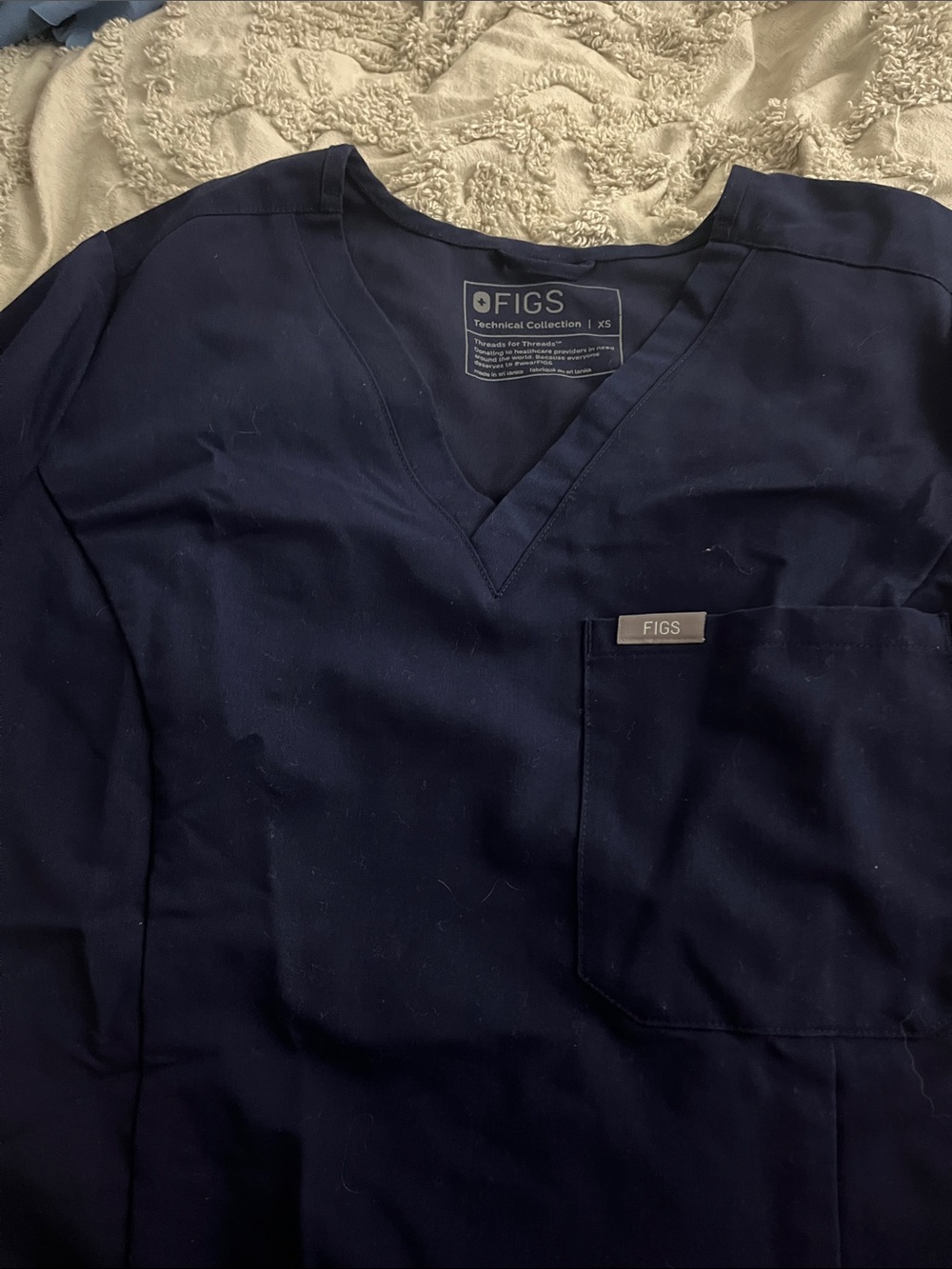 Figs women’s Navy V-Neck Medical Scrub Top with Chest Pocket x small